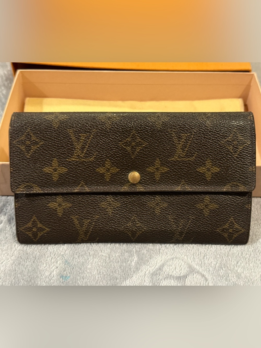 LV long snap wallet in very good condition, barely used.  With box & dustbag - Picture 3 of 9